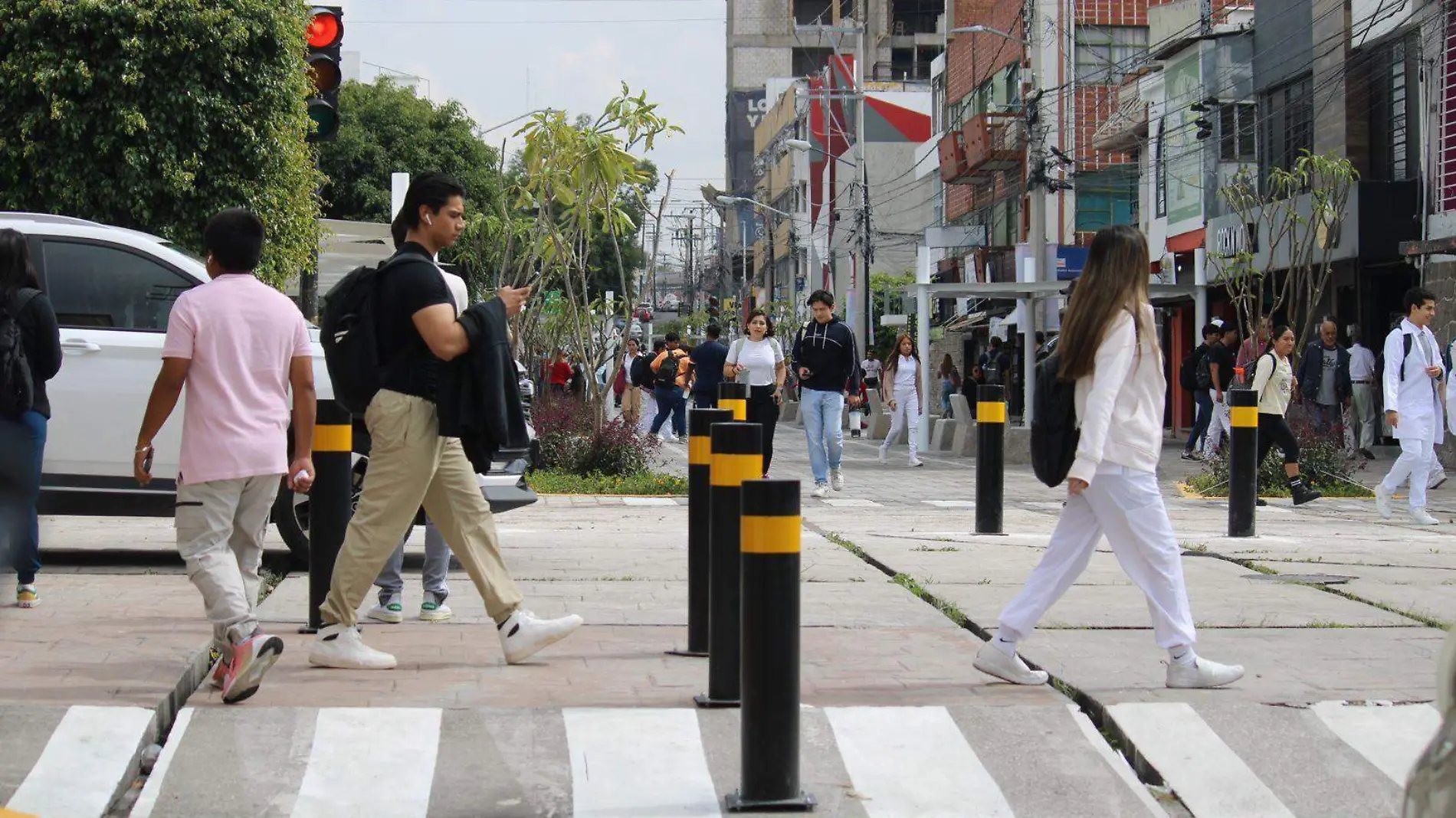 instalan bolardos en zona cercana a la UPAEP